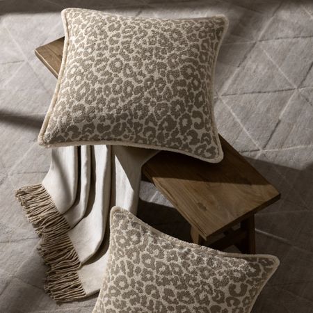 Подушка декоративная Togas Морреаль бежевый 50x50 см