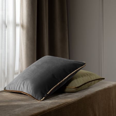 Подушка декоративная Togas Плаур коричневый 43х43 см