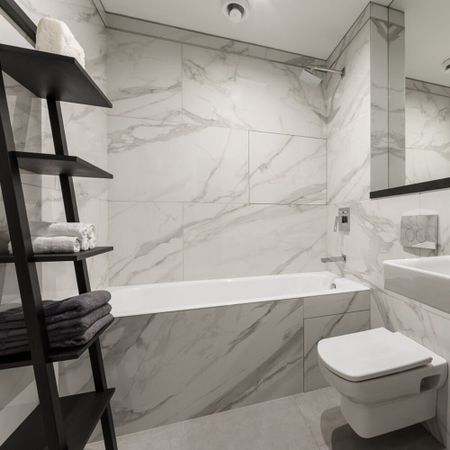 Укладка керамогранита или керамическо плитки размером 60*120 см. прямая