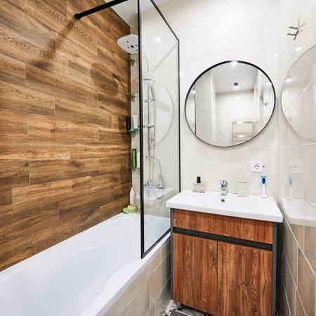 Установка жесткой шторки (ширмы) на ванну леока хабарова брак