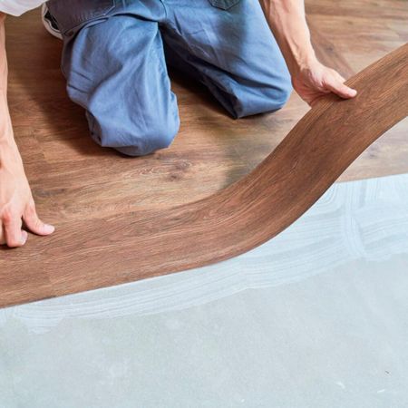 Укладка плитки ПВХ на клей ёлочкой елена хантинг услуга за услугу