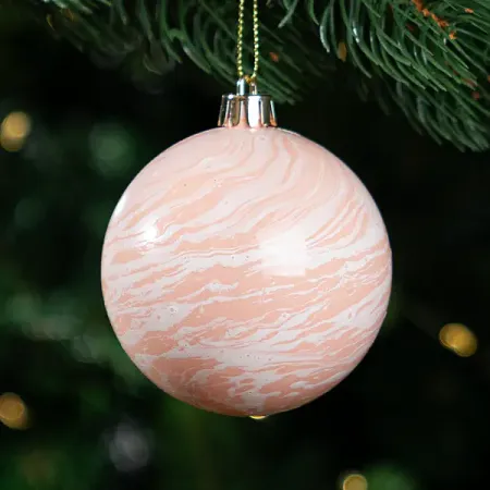 Шар елочный KREAFORTA под мрамор ø8 см розовый