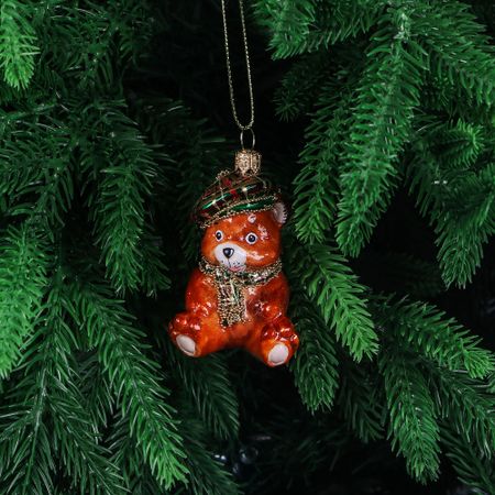 Игрушка ёлочная Snow and Stars медвежонок в кепке