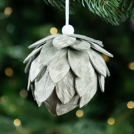 Шар елочный KREAFORTA с лепестками ø8 см зеленый