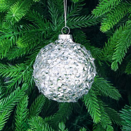 Игрушка ёлочная Yancheng Shiny шар стеклянный с серебристым орнаментом 8 см