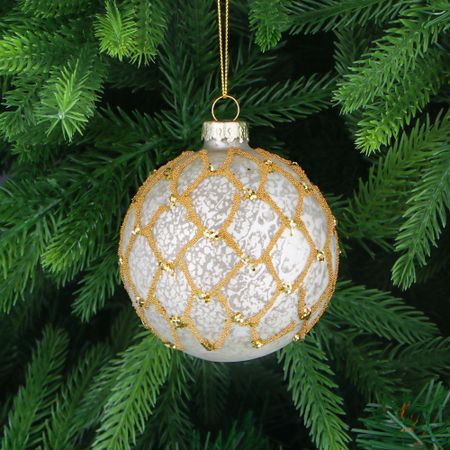 Игрушка ёлочная Yancheng Shiny шар стеклянный белый с золотистым орнаментом 8 см
