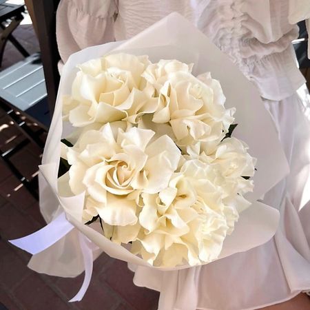 Букет живых цветов МНОГО ЦВЕТОВ ЦВЕТОЧНЫЙ МАГАЗИН Монобукет из 5 французских роз nitecore tini3 много ный фонарик 600 люмен