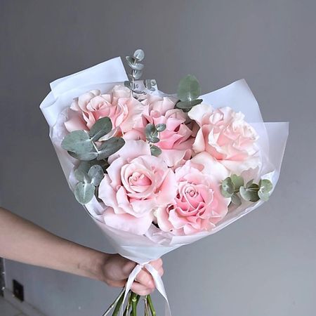 Букет живых цветов МНОГО ЦВЕТОВ ЦВЕТОЧНЫЙ МАГАЗИН Монобукет французская роза с эвкалипт nitecore tini3 много ный фонарик 600 люмен