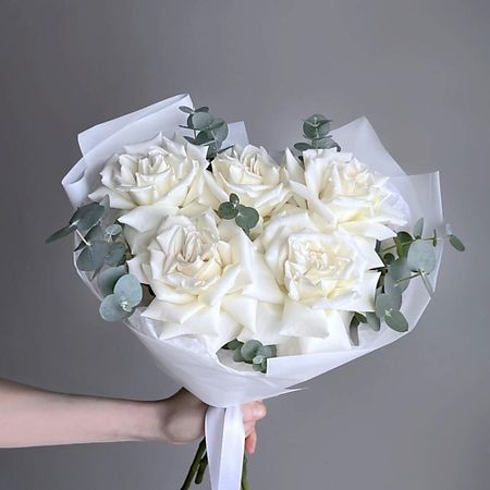 Букет живых цветов МНОГО ЦВЕТОВ ЦВЕТОЧНЫЙ МАГАЗИН Монобукет из французских роз с эвкалиптом nitecore tini3 много ный фонарик 600 люмен