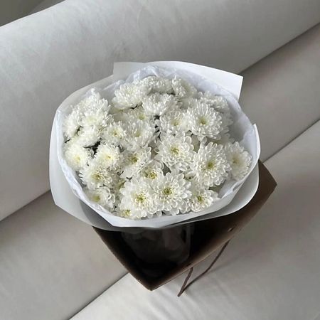 Букет живых цветов МНОГО ЦВЕТОВ ЦВЕТОЧНЫЙ МАГАЗИН Монобукет из 7 белых хризантем nitecore tini3 много ный фонарик 600 люмен