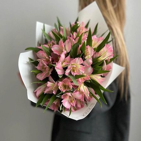 Букет живых цветов МНОГО ЦВЕТОВ ЦВЕТОЧНЫЙ МАГАЗИН Букет из розовых альстромерий nitecore tini3 много ный фонарик 600 люмен