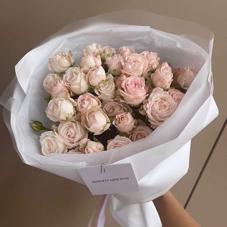 Букет живых цветов МНОГО ЦВЕТОВ ЦВЕТОЧНЫЙ МАГАЗИН Монобукет из 7 кустовых пионовидных роз nitecore tini3 много ный фонарик 600 люмен