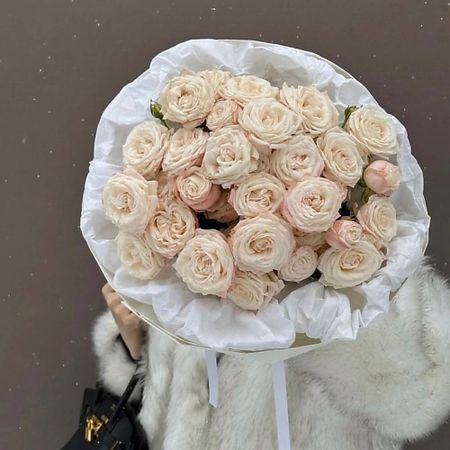 Букет живых цветов МНОГО ЦВЕТОВ ЦВЕТОЧНЫЙ МАГАЗИН Букет из кустовых пионовидных роз nitecore tini3 много ный фонарик 600 люмен