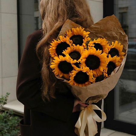 Букет живых цветов МНОГО ЦВЕТОВ ЦВЕТОЧНЫЙ МАГАЗИН Букет солнечных подсолнухов nitecore tini3 много ный фонарик 600 люмен