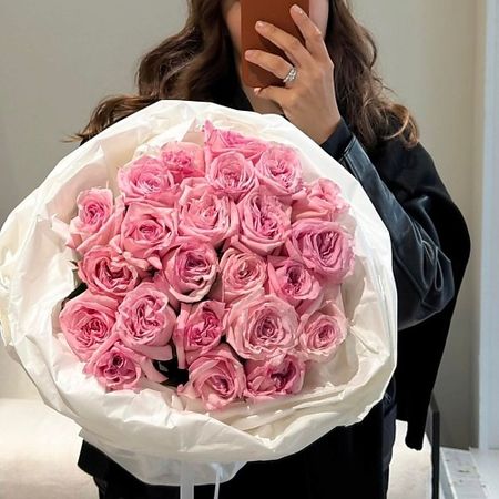 Букет живых цветов МНОГО ЦВЕТОВ ЦВЕТОЧНЫЙ МАГАЗИН Монобукет из пионовидных роз сорта Pink Ohara nitecore tini3 много ный фонарик 600 люмен