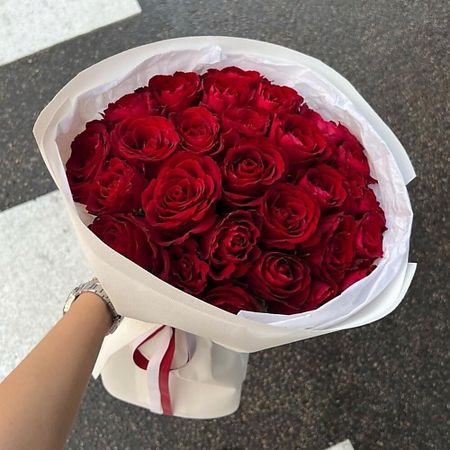 Букет живых цветов МНОГО ЦВЕТОВ ЦВЕТОЧНЫЙ МАГАЗИН Монобукет из 31 красной розы nitecore tini3 много ный фонарик 600 люмен