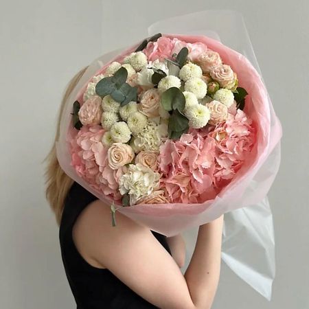 Букет живых цветов МНОГО ЦВЕТОВ ЦВЕТОЧНЫЙ МАГАЗИН Сборный букет из гортензий, хризантем, кустовых роз и диантусов искусственный букет гортензий из шелка