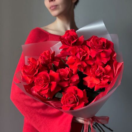 Букет живых цветов VERESK Букет из красных французских роз в стильной упаковке букет живых ов дари ы букет пойдем на свидание из 5 красных французских роз с эвкалиптом