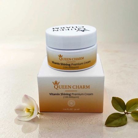 Крем для лица QUEEN CHARM Крем для сияния кожи с витаминами 10%