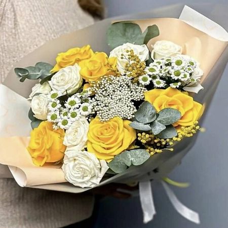 Букет живых цветов GLOW FLOWERS Букет розы, хризантемы и сухоцветы