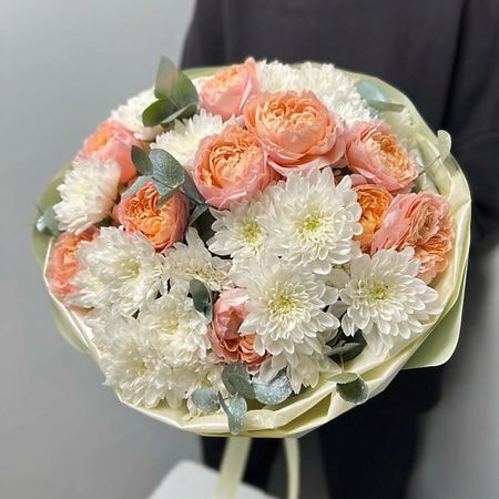 Букет живых цветов FLORES Пышный букет с персиковой пионовидной розой и хризантемой