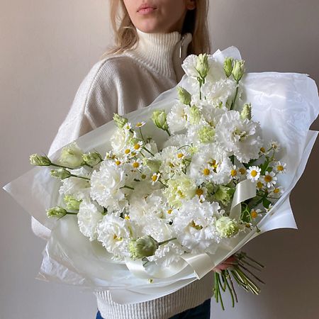 Букет живых цветов VERESK Воздушный букет из нежной эустомы и ромашки (М)