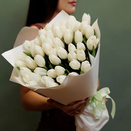 Букет живых цветов БУКЕТНАЯ ЛАВКА 51 белоснежный тюльпан