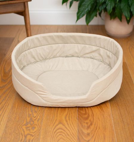 Лежаки PETSHOP Лежак овальный, стёганый бежевый (52х40х16 см)