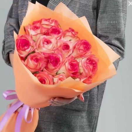 Букет живых цветов FLORY.ME 15 бело-розовых подмосковных роз