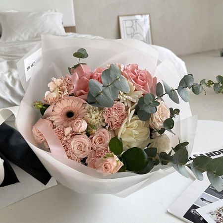 Букет живых цветов МY MOMENT Букет из роз, диантусов, гермини и эвкалипта в белой упаковке ивы белой коры экстракт с байкалином капс 30