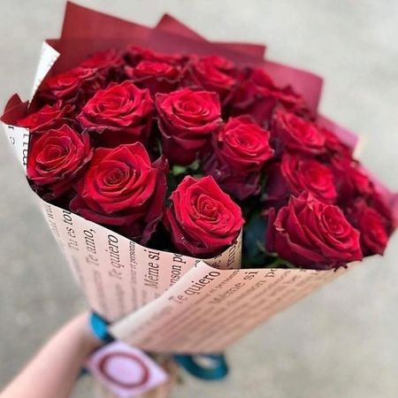 Букет живых цветов FLOWERTVER Букет Торжество красного курильница zemei из меди красного а