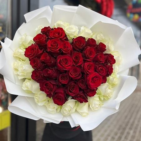 Букет живых цветов FLOWERTVER Букет в форме сердца кристалл в форме сердца runyangshi для фэншуй