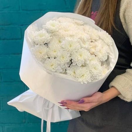 Букет живых цветов ЦВЕТЫ МИШКИ Букет из 7 белых хризантем