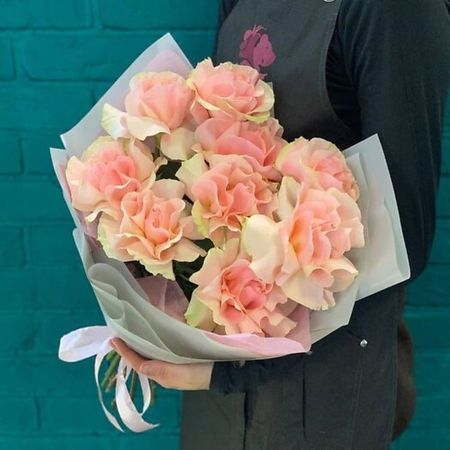 Букет живых цветов ЦВЕТЫ МИШКИ Букет из 9 розовых французских роз и зелени букет живых ов дари ы букет 11 французских роз с зеленью