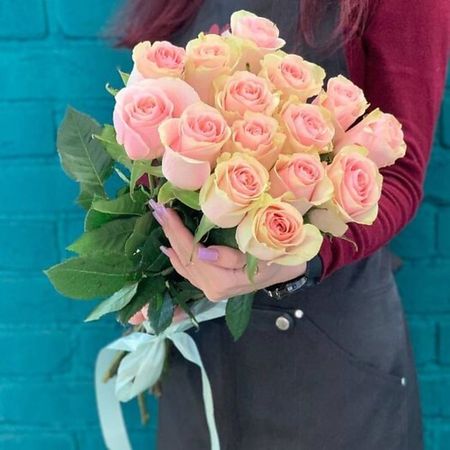 Букет живых цветов ЦВЕТЫ МИШКИ Букет из 15 розовых роз букет живых ов дари ы букет из розовых роз с рускусом