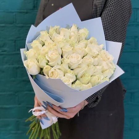 Букет живых цветов ЦВЕТЫ МИШКИ Букет из 51 белой розы в упаковке ивы белой коры экстракт с байкалином капс 30