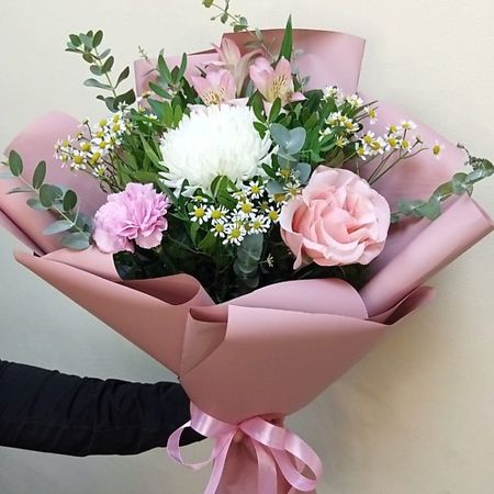 Букет живых цветов С ЛЮБОВЬЮ, РОЗА Букет нежный комплимент