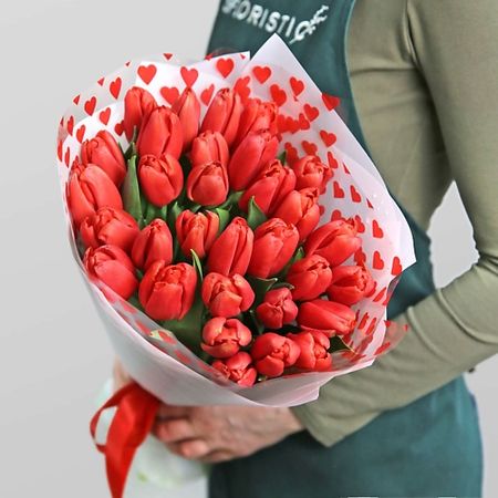 Букет живых цветов STUDIO FLORISTIC Букет Красных Тюльпанов «Алые паруса»