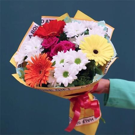 Букет живых цветов АРХБУКЕТ Букет цветной. Размер М