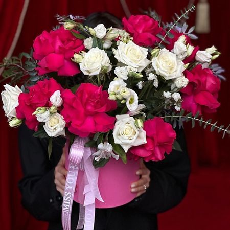 Букет живых цветов ШОПЕН Шикарная коробка с малиновыми французскими розами гелевые ручки с кристаллами и розами черные 4 шт