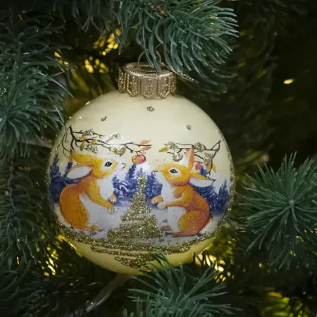 Елочный шар Коломеев «Зимние зайчата» КУ-80-18016, ø80 мм, стекло, разноцветный