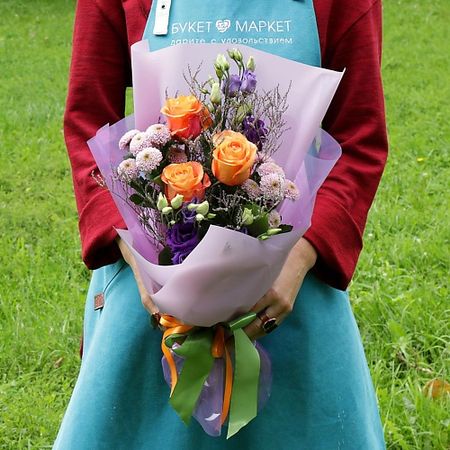 Букет живых цветов БУКЕТ МАРКЕТ ДАРИТЕ С УДОВОЛЬСТВИЕМ Букет из роз с хризантемой