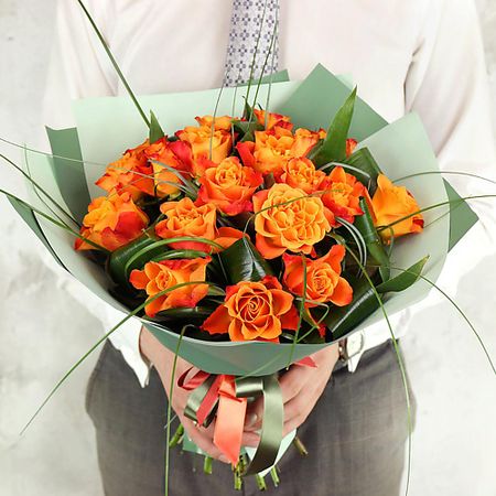 Букет живых цветов БУКЕТ МАРКЕТ ДАРИТЕ С УДОВОЛЬСТВИЕМ Букет из оранжевых роз с листьями берграсс подарочные пакеты с листьями эвкалипта fengrise