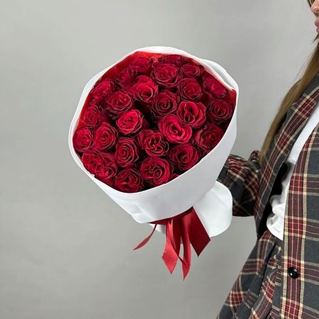 Букет живых цветов ШАРЛАНДИЯ ГРИНЛАНДИЯ Букет из 25 красных кенийских роз 