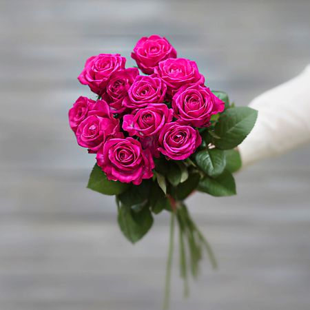 Букет живых цветов БУКЕТ МАРКЕТ ДАРИТЕ С УДОВОЛЬСТВИЕМ Букет из 13 малиновых роз (Россия) с лентой 50 см джин barrister orange россия 0 5 л