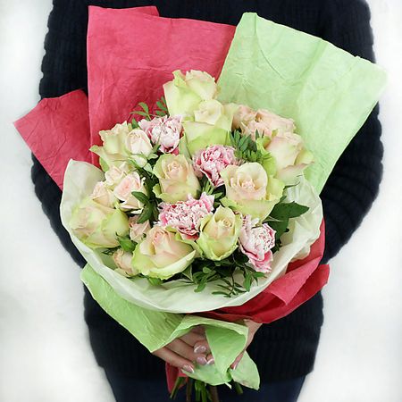 Букет живых цветов БУКЕТ МАРКЕТ ДАРИТЕ С УДОВОЛЬСТВИЕМ Оригинальный букет из роз и гвоздики m24b111h mg01a оригинальный магнетрон для свч печи gorenje mo17e1w mo20a3x mo20a4w