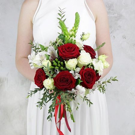 Букет живых цветов БУКЕТ МАРКЕТ ДАРИТЕ С УДОВОЛЬСТВИЕМ Букет невесты из роз, альстромерий и орнитогалума свадебные ленты для подружек невесты hgdtff