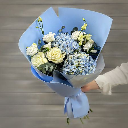 Букет живых цветов БУКЕТ МАРКЕТ ДАРИТЕ С УДОВОЛЬСТВИЕМ Букет из роз, эустом и гортензий искусственный букет гортензий из шелка