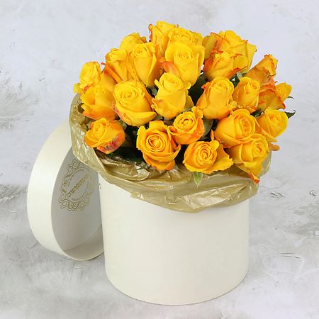 Букет живых цветов БУКЕТ МАРКЕТ ДАРИТЕ С УДОВОЛЬСТВИЕМ 25 желтых роз в шляпной коробке, Кения