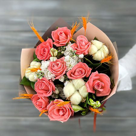 Букет живых цветов БУКЕТ МАРКЕТ ДАРИТЕ С УДОВОЛЬСТВИЕМ Букет из коралловых роз, хлопка и маттиолы портативная сумка для салфеток moonbiffy из стираного хлопка